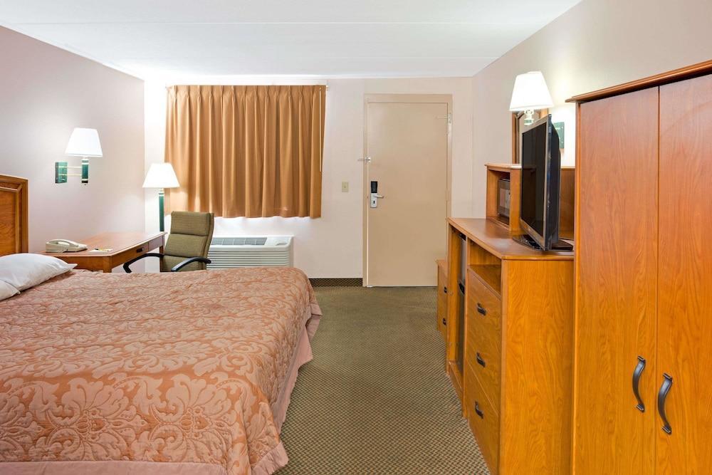 Super 8 By Wyndham Laurel Hotel Exterior foto