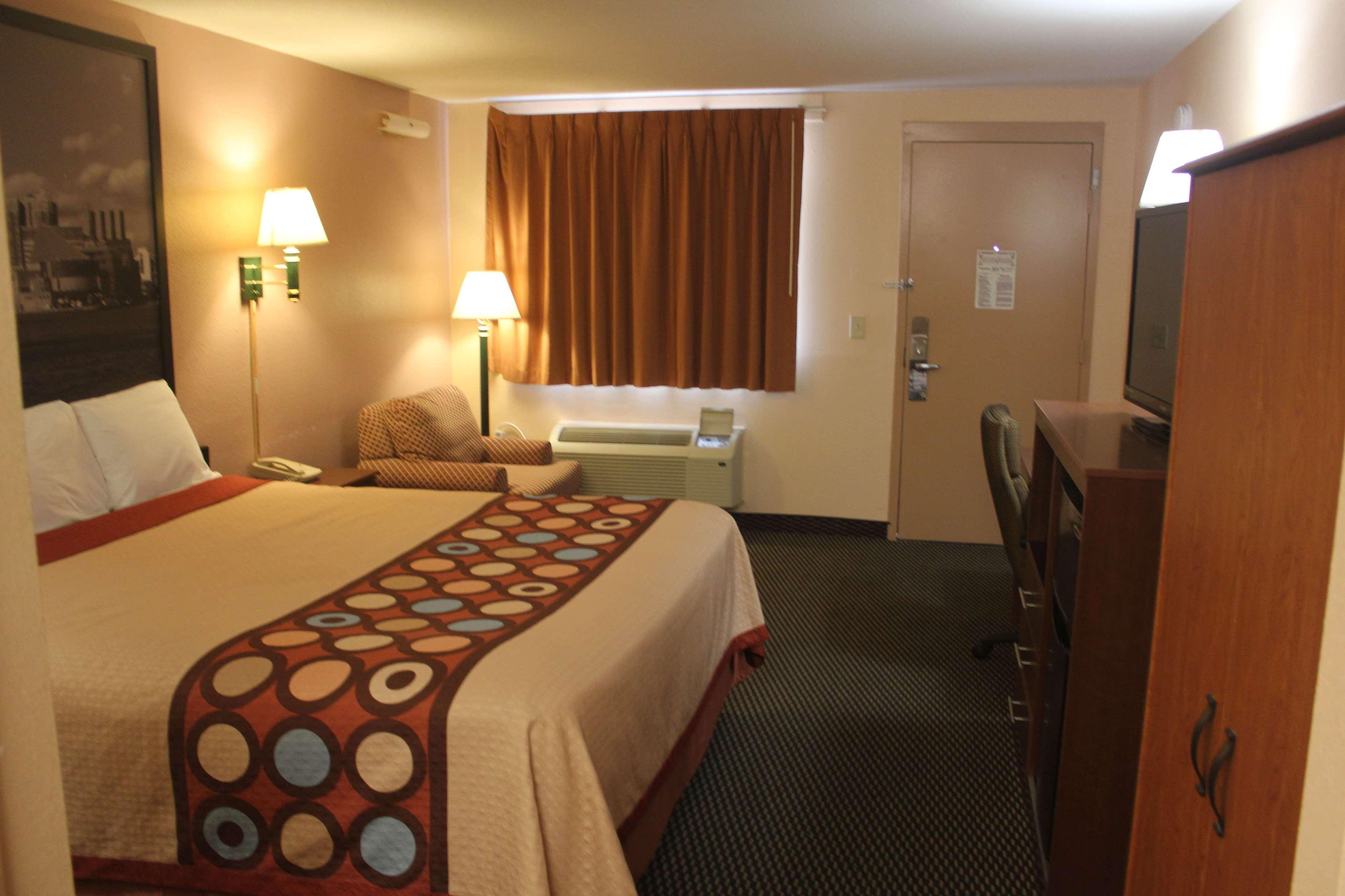 Super 8 By Wyndham Laurel Hotel Exterior foto