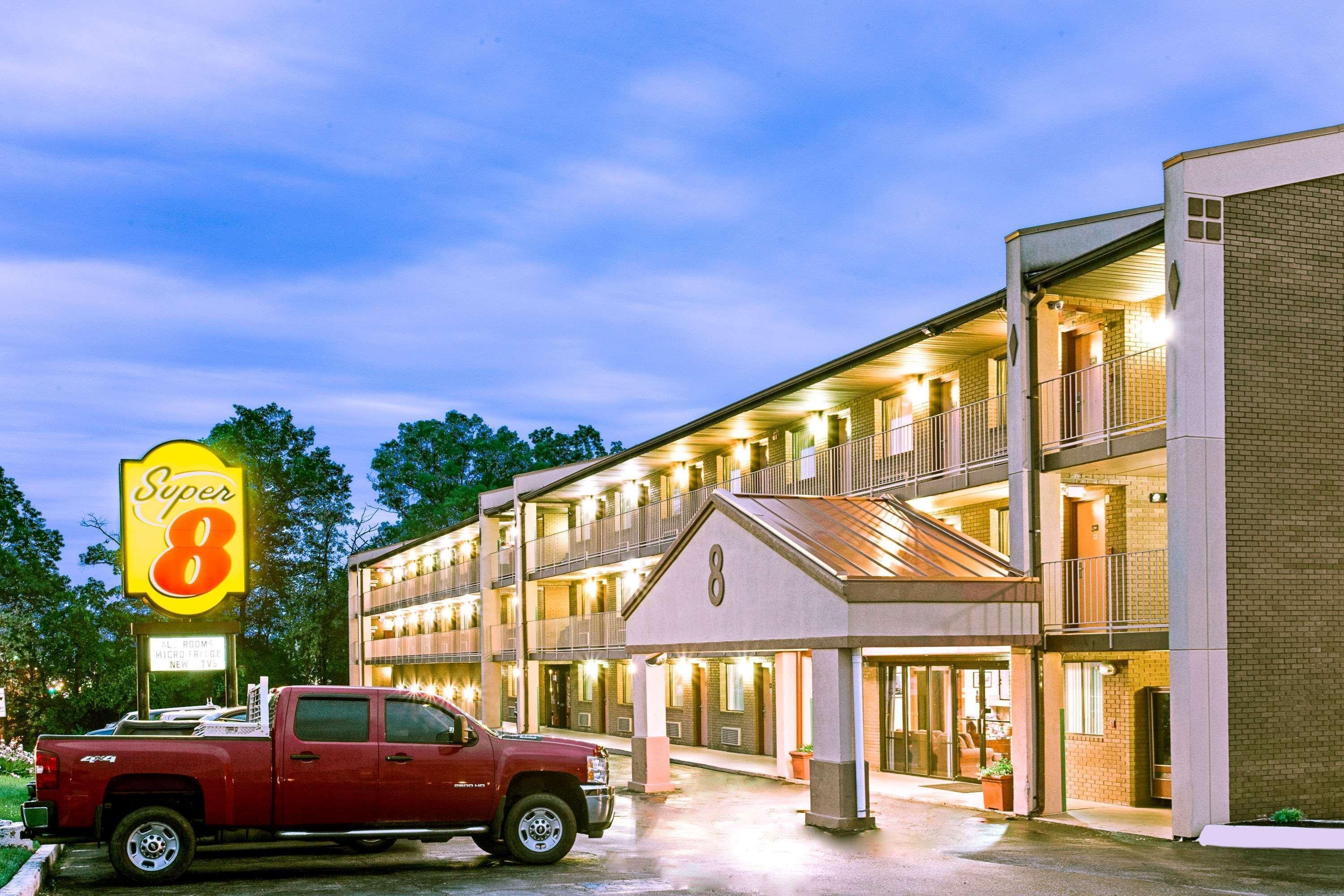 Super 8 By Wyndham Laurel Hotel Exterior foto