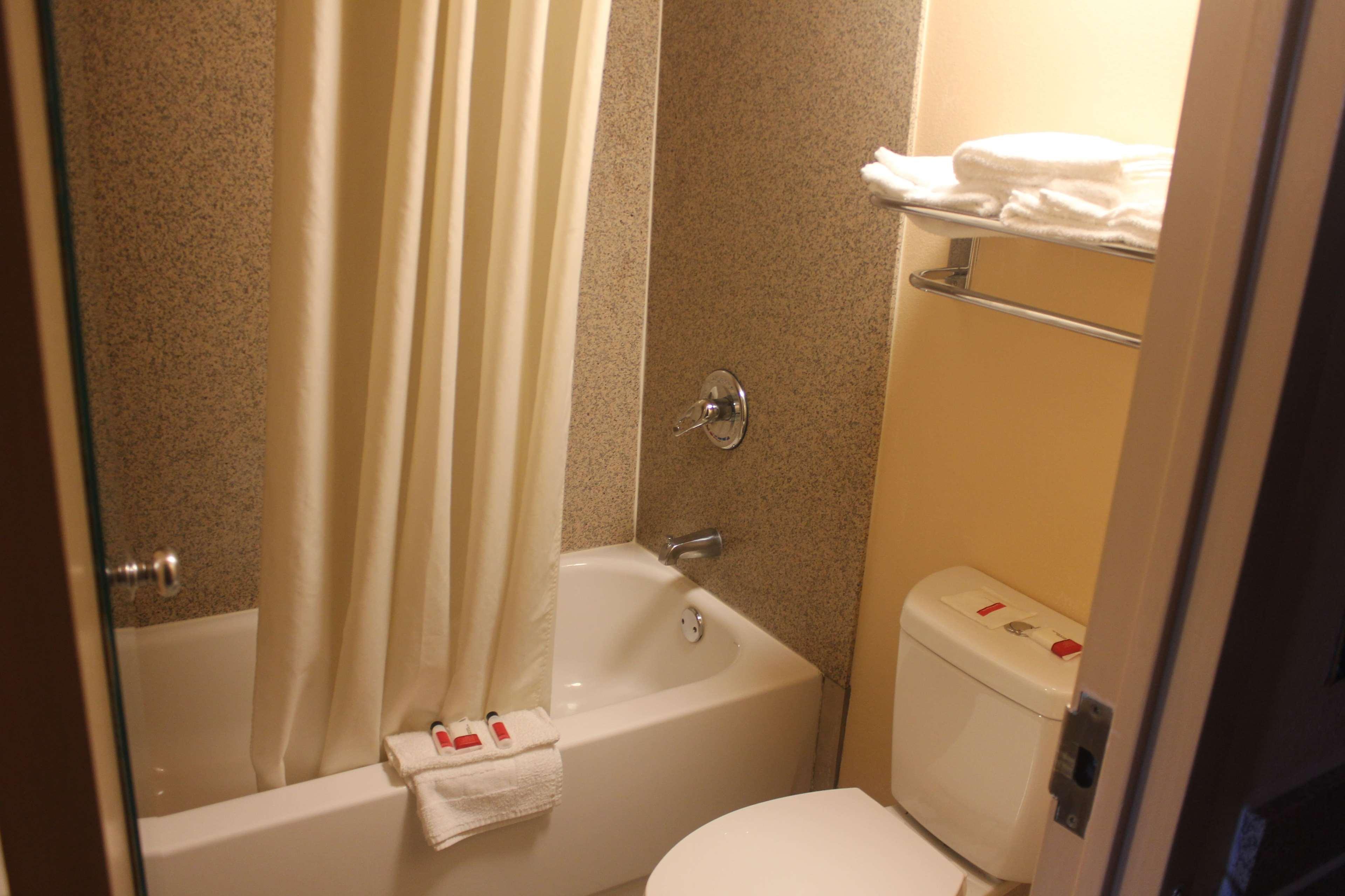 Super 8 By Wyndham Laurel Hotel Exterior foto