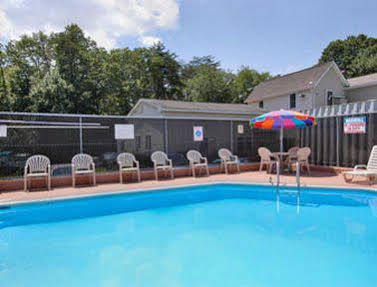 Super 8 By Wyndham Laurel Hotel Exterior foto